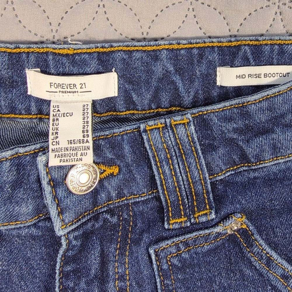 Forever 21 Premium Mid Rise Bootcut Cargo Jeans Dark Wash Blue Size 27 Utility - Picture 6 of 8